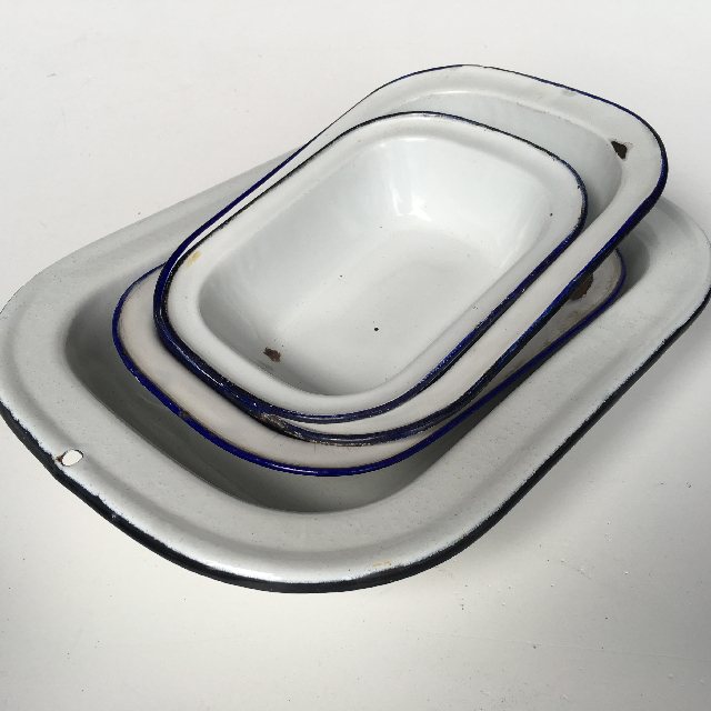 BAKING DISH, White Enamel w Blue Rim - Medium